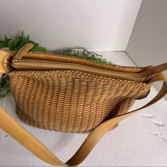 Fossil Straw Weave Shoulder Bag - Picture 4 of 7